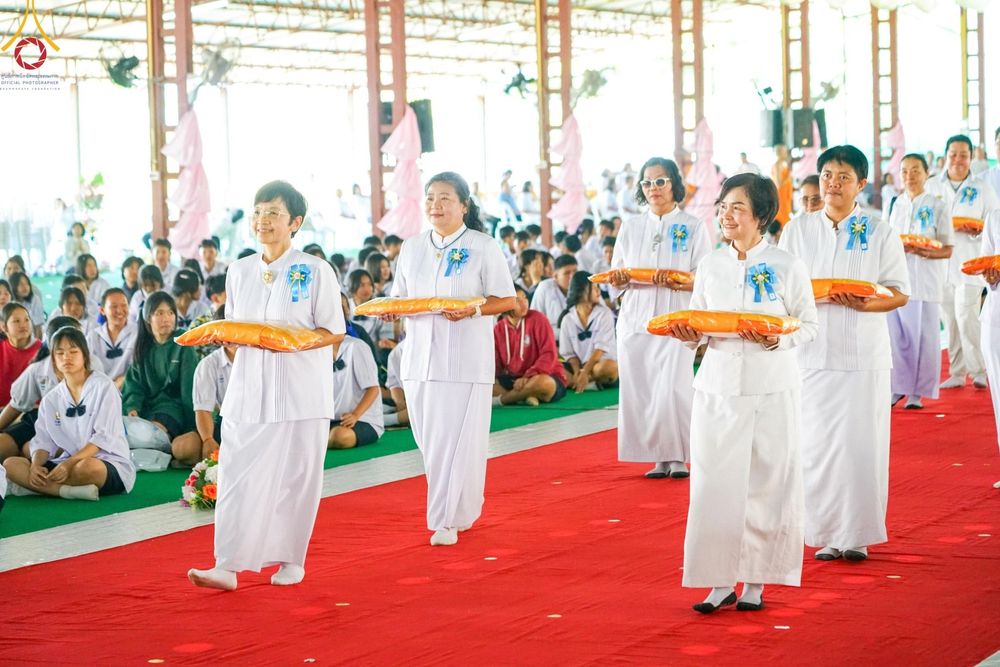 ภาพ No.172456:พิธีทอดกฐินเพื่อสร้าง "ลานเอนกประสงค์พญานาค 4 ตระกูล" วันที่ 15 พฤศจิกายน พ.ศ.2567 ณ พุทธอุทยานนานาชาติ อ.โพนพิสัย จ.หนองคาย