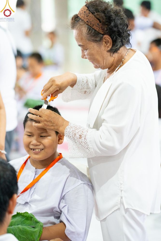 ภาพ No.132833:พิธีตัดปอยผม โครงการสามเณรฟื้นฟูพระพุทธศาสนาทั่วไทย ณ มหารัตนวิหารคด26 วัดพระธรรมกาย วันอาทิตย์ที่ 31 มีนาคม พ.ศ. 2567