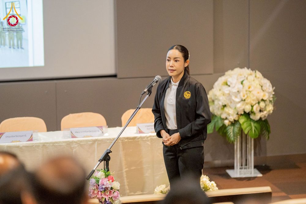 ภาพ No.271897:วันที่ 22 พฤศจิกายน พ.ศ. 2568 ผู้ว่าฯ ปทุมธานี ลงพื้นที่เยี่ยม “อำเภอคลองหลวง” พร้อมชมการเตรียมความพร้อมเทศกาลสวนดอกไม้ปทุมธานี “ทุ่งสวรรค์ ตะวันฉาย” ณ วัดพระธรรมกาย