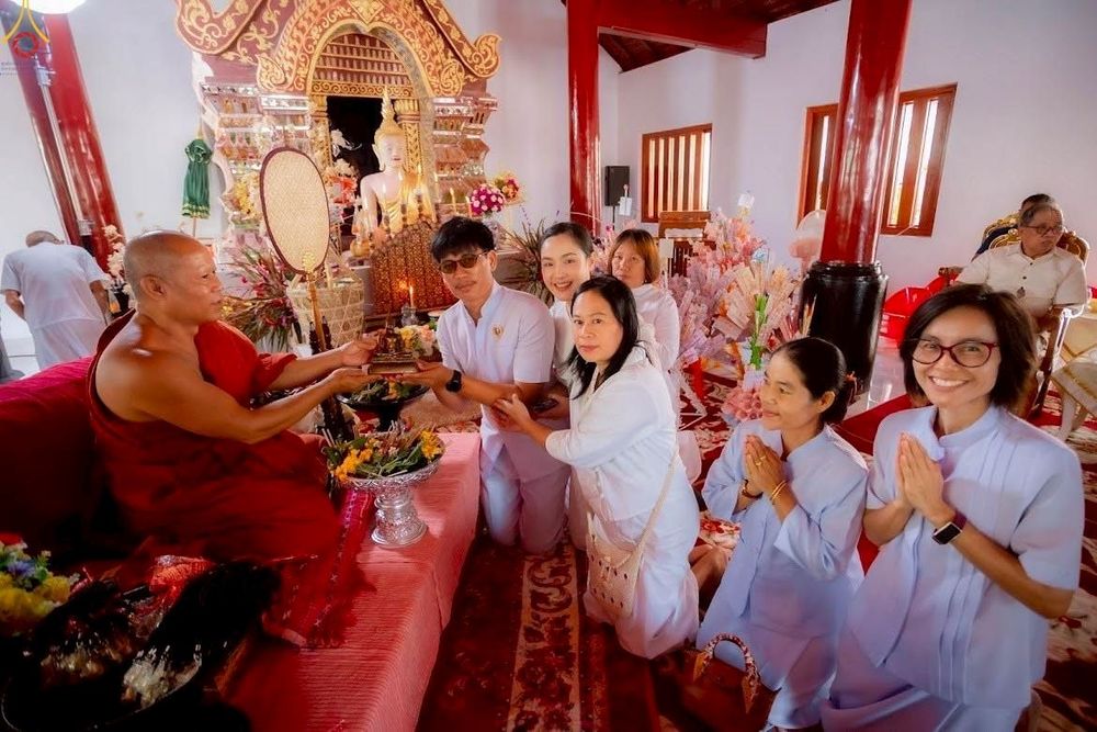 ภาพ No.253760:วันที่ 12 ตุลาคม พ.ศ. 2568 พิธีทอดกฐินสามัคคีทั่วไทย 30,000 วัด โดยคณะศิษยานุศิษย์ บูชาธรรม 81 ปี หลวงพ่อธัมมชโย ณ วัดดอยคำ ตำบลทากาศ  อำเภอแม่ทา จังหวัดลำพูน