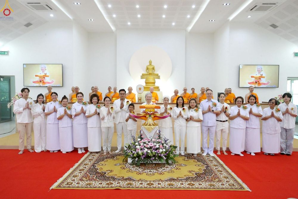 ภาพ No.258583:วันที่ 19 ตุลาคม พ.ศ. 2568 พิธีทอดกฐินสามัคคีทั่วไทย 30,000 วัด โดยคณะศิษยานุศิษย์ บูชาธรรม 81 ปี หลวงพ่อธัมมชโย ณ ศูนย์ปฎิบัติธรรมน้ำใสใจสว่าง  เขตบางกอกน้อย กรุงเทพมหานคร