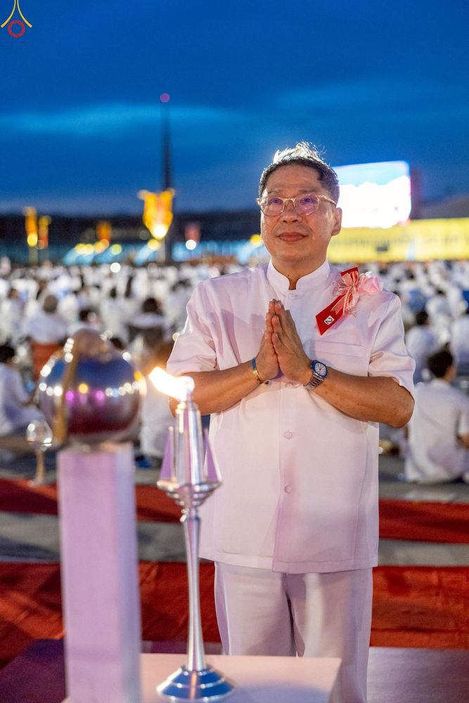 ภาพ No.253613:วันที่ 10 ตุลาคม พ.ศ. 2568 พิธีจุดประทีปบูชาพระผู้ปราบมาร, พิธีจุดประทีปบนพระมหาธรรมกายเจดีย์  20,000 ดวง เนื่องในวันคล้ายวันเกิดครบรอบ 141 ปี พระมงคลเทพมุนี (สด จนฺทสโร)