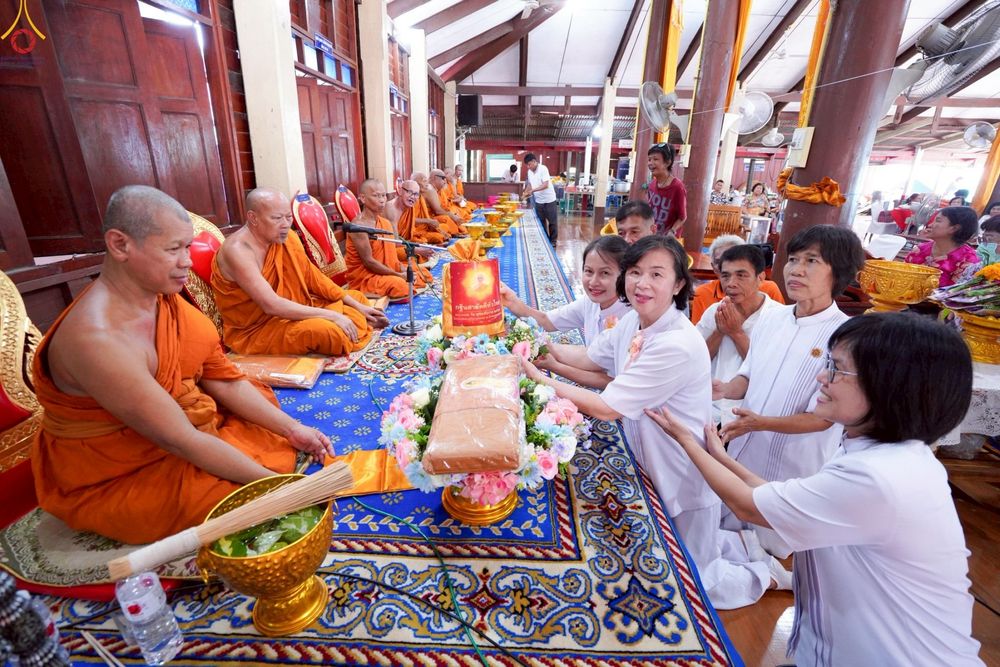 ภาพ No.253165:วันที่ 12 ตุลาคม พ.ศ. 2568 พิธีทอดกฐินสามัคคีทั่วไทย 30,000 วัด โดยคณะศิษยานุศิษย์ บูชาธรรม 81 ปี หลวงพ่อธัมมชโย ณ วัดโพธิ์  ต.โรงช้าง อ.มหาราช  จ.พระนครศรีอยุธยา