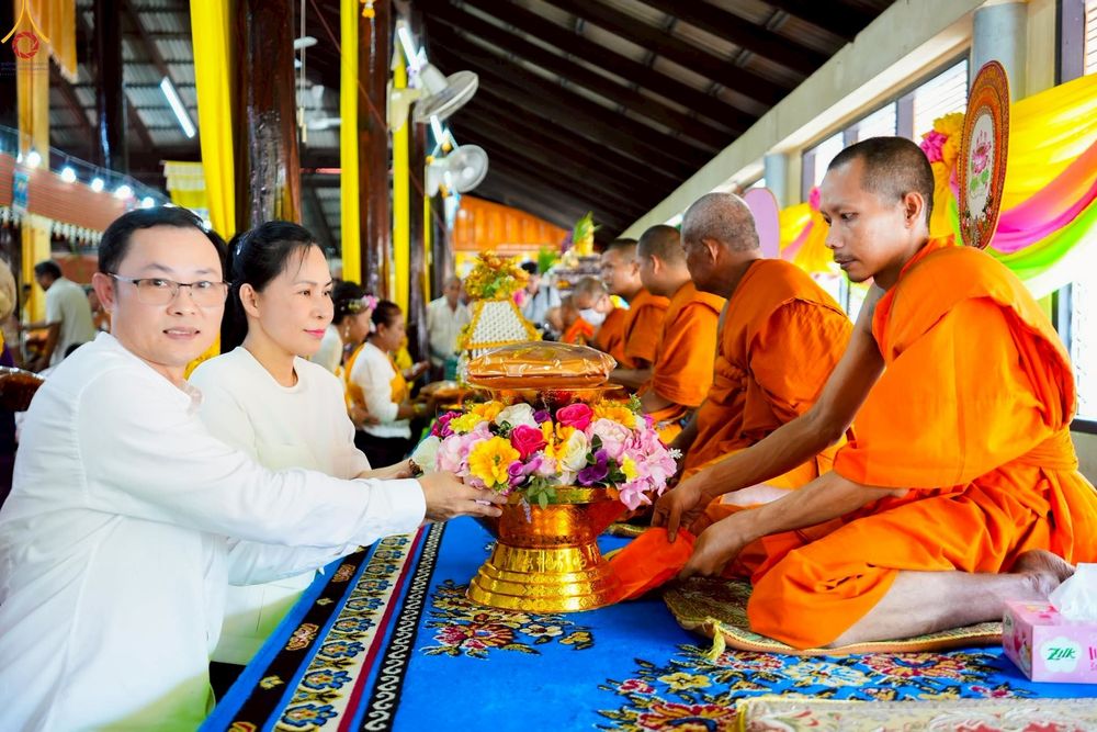 ภาพ No.259164:วันที่ 19 ตุลาคม พ.ศ. 2568 พิธีทอดกฐินสามัคคีทั่วไทย 30,000 วัด โดยคณะศิษยานุศิษย์ บูชาธรรม 81 ปี หลวงพ่อธัมมชโย ณ วัดบางบัวงาม ตำบลบ้านม่วง อำเภอบ้านโป่ง จังหวัดราชบุรี