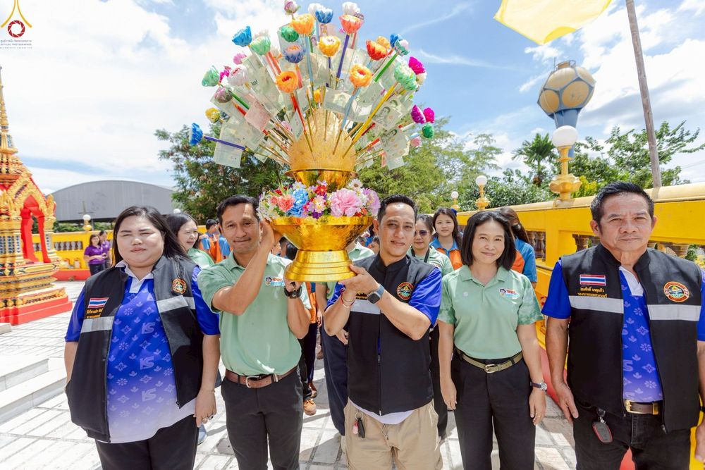 ภาพ No.250941:วันพุธที่ 8 ตุลาคม พ.ศ. 2568 พิธีทอดกฐินสามัคคีทั่วไทย 30,000 วัด โดยคณะศิษยานุศิษย์ บูชาธรรม 81 ปี หลวงพ่อธัมมชโย ณ วัดคลองตันราษฎร์บำรุง อ. บ้านแพ้ว จ. สมุทรสาคร