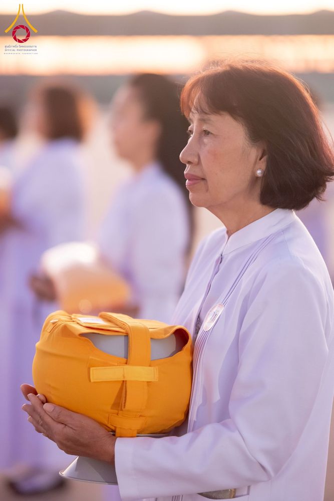 ภาพ No.276582:วันเสาร์ที่ 6 ธันวาคม  พ.ศ. 2568 พิธีเวียนประทักษิณและพิธีวันทาเจดีย์ โครงการอุปสมบทบูชาธรรมมหาปูชนียาจารย์ ประจำปี พ.ศ.2568 โครงการบวชพระนานาชาติ AEC และ WAB รุ่น CEO (นักบริหาร) รุ่นที่ 5 ณ มหาธรรมกายเจดีย์ วัดพระธรรมกาย