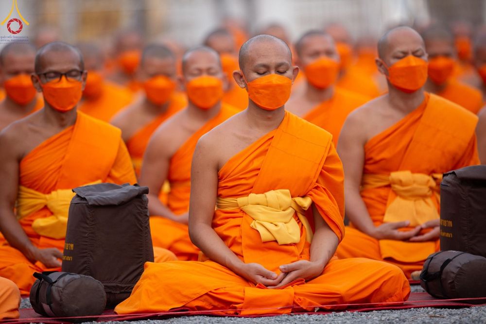 ภาพ No.127924:คณะพระธรรมยาตราฯ ปฎิบัติธรรมและถ่ายภาพหมู่ประวัติศาสตร์ ณ ลานหน้าพระปรางค์สามยอด วัดโคกสมานคุณ อ.หาดใหญ่ จ.สงขลา วันเสาร์ที่ 9 มีนาคม พ.ศ. 2567