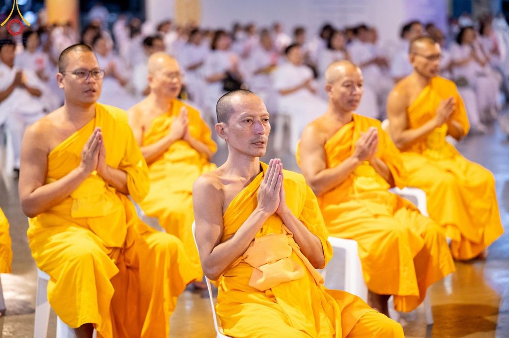 ภาพ No.160962:พิธีฉลองชัยสวดมนต์บทธัมมจักกัปปวัตนสูตร ครบ 6,788,140,140 จบ ณ มหารัตนวิหารคด วัดพระธรรมกาย วันที่ 10 ตุลาคม พศ. 2567