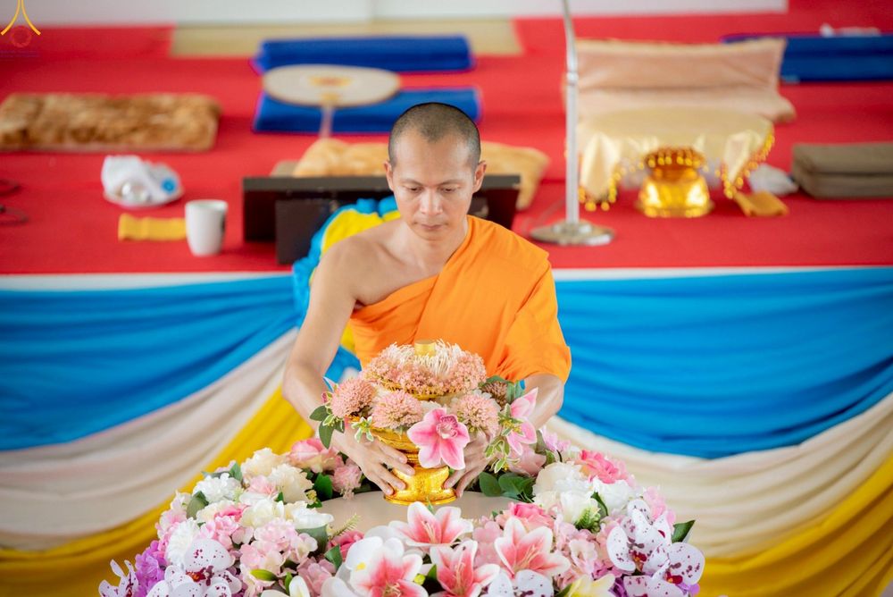 ภาพ No.255239:วันที่ 12 ตุลาคม พ.ศ. 2568 พิธีอัญเชิญพระบรมสารีริกธาตุและบรรจุ ลงในพระเกตุพระประธาน , พิธีทอดกฐินสามัคคีทั่วไทย 30,000 วัด โดยคณะศิษยานุศิษย์ วัดพระธรรมกาย  บูชาธรรม 81 ปี หลวงพ่อธัมมชโย ณ ธุดงคสถานเขาย้อย จ.เพชรบุรี