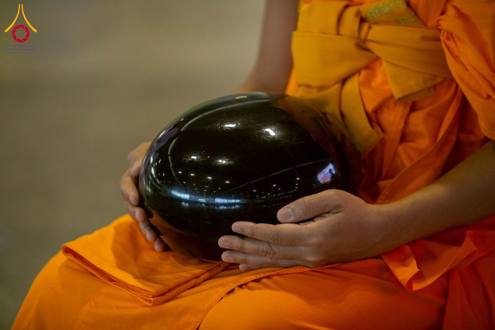 ภาพ No.256742:วันที่ 5 ตุลาคม พ.ศ. 2568 พิธีตักบาตร ข้าวสารอาหารแห้ง ณ บ้านแก้วเรือนทองคุณยายฯ สภาธรรมกายสากล วัดพระธรรมกาย