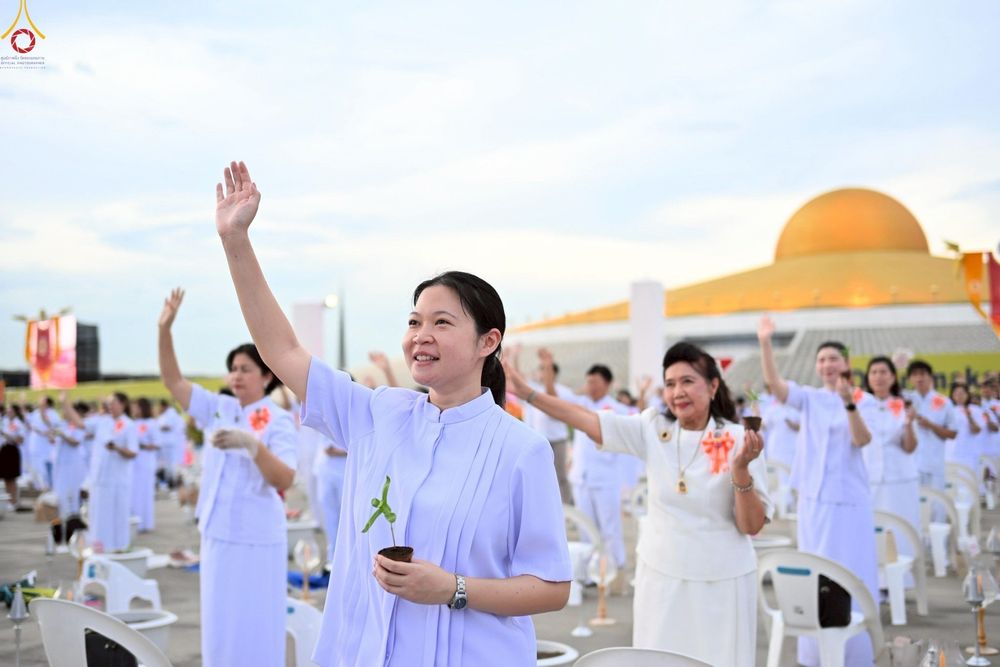 ภาพ No.252875:วันที่ 10 ตุลาคม พ.ศ. 2568 พิธีปลูกต้นทรัพย์บานชื่น ณ ลานธรรม วัดพระธรรมกาย