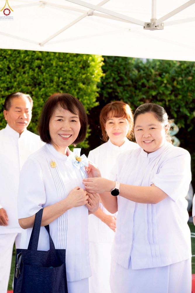 ภาพ No.252209:วันที่ 4-5 ตุลาคม พ.ศ. 2568  วัดพระธรรมกายแคลิฟอร์เนีย ประเทศสหรัฐอเมริกา ได้จัดพิธีตัดปอยผม โดยคณะสงฆ์ ญาติ ๆ และสาธุชน ให้กับนาคธรรมทายาท 8 ท่าน และได้จัดพิธีบรรพชา-อุปสมบท ฉลองพิธีทอดกฐินบรมจักรพรรดิ สร้างอุโบสถ 82 ปี บูชาธรรมหลวงพ่อธัมมชโย