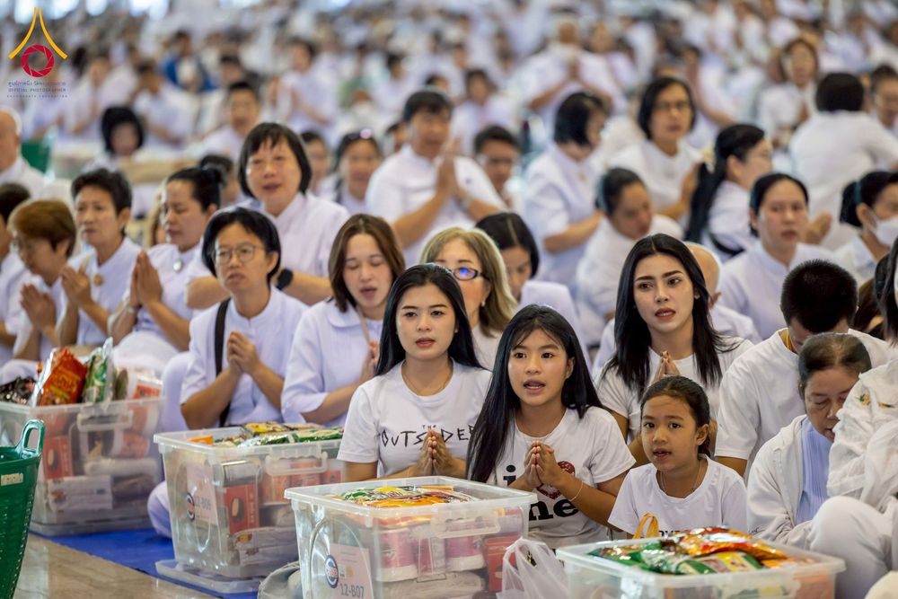 ภาพ No.276967:วันอาทิตย์ที่ 7 ธันวาคม พ.ศ. 2568 พิธีตักบาตรอาทิตย์ต้นเดือน ณ บ้านแก้วเรือนทองคุณยายฯ วัดพระธรรมกาย