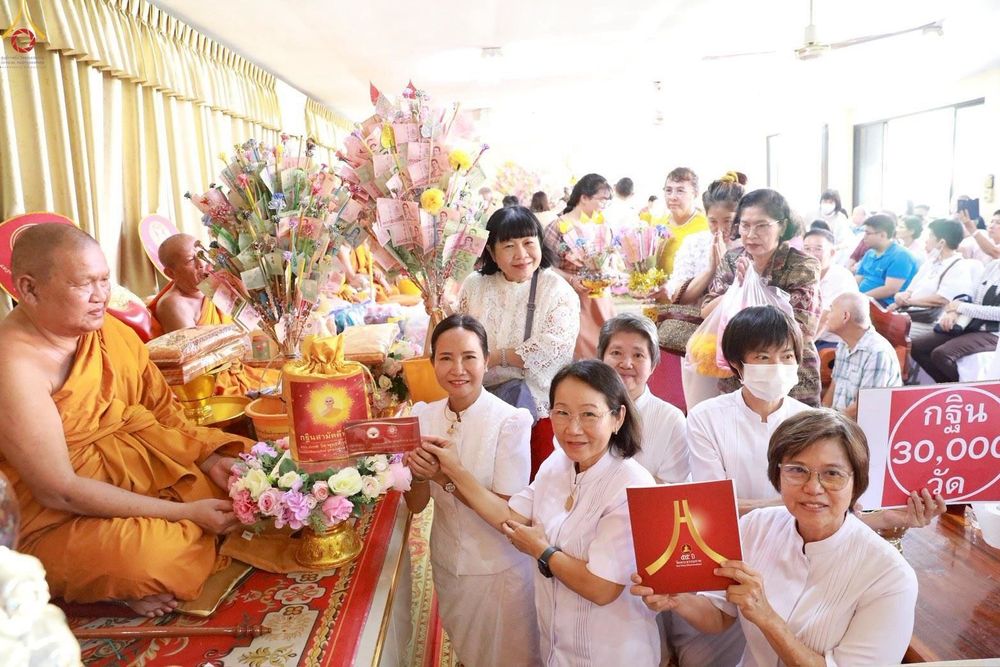 ภาพ No.259200:วันที่ 19 ตุลาคม พ.ศ. 2568 พิธีทอดกฐินสามัคคีทั่วไทย 30,000 วัด โดยคณะศิษยานุศิษย์ บูชาธรรม 81 ปี หลวงพ่อธัมมชโย ณ วัดตะเข้ (โคกพระเถร) แขวงบางระมาด  เขตตลิ่งชัน กรุงเทพมหานคร