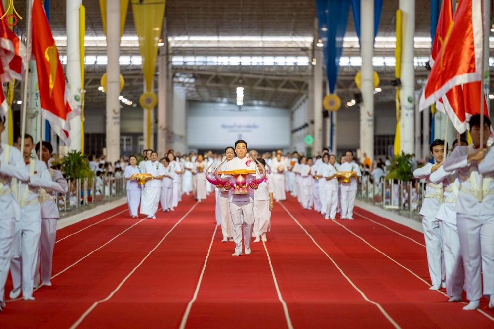 ภาพ No.277454:วันอาทิตย์ต้นเดือนที่ 7 ธันวาคม พ.ศ.2568 พิธีทอดผ้าป่าต้นสมบัติจักรพรรดิ ณ สภาธรรมกายสากล วัดพระธรรมกาย