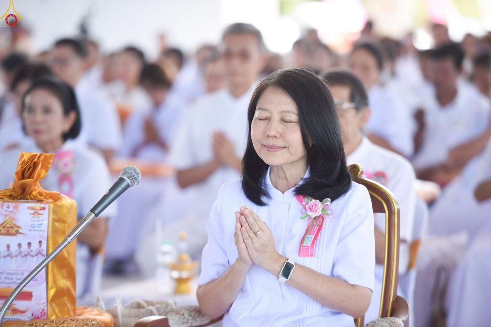 ภาพ No.262386:วันที่ 19 ตุลาคม พ.ศ. 2568 พิธีทอดกฐินสถาปนา แผ่นบันมงคลมหาเศรษฐี อาคาร 80 ปี หลวงพ่อธัมมชโย ในโครงการกฐินสามัคคีทั่วไทย 30,000 วัด บูชาธรรม 81 ปี หลวงพ่อธัมมชโย โดยคณะศิษยานุศิษย์วัดพระธรรมกาย ณ ศูนย์ปฏิบัติธรรมวิหารแดง ต.เจริญธรรม อ.วิหารแดง จ.สระบุรี