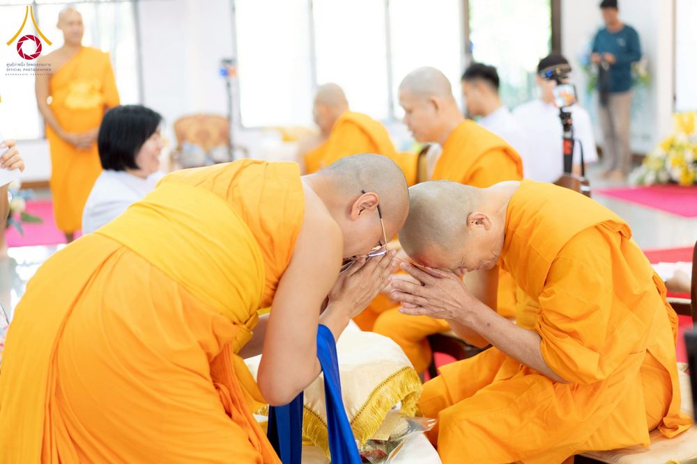 ภาพ No.276735:วันเสาร์ที่ 6 ธันวาคม พ.ศ. 2568 พิธีมุทิตาสักการะ เนื่องในโอกาสที่พระเดชพระคุณพระพรหมดิลก เจ้าอาวาสวัดสามพระยา วรวิหาร เมตตาเป็นประธานในพิธีตั้งฐานานุกรมใน พระราชวิเทศวชิรเวที (บัณฑิต วรปญฺโญ) ผู้ช่วยเจ้าอาวาสวัดพระธรรมกาย (ไวโรจน์ วิโรจโน) ผู้ช่วยเจ้าอา