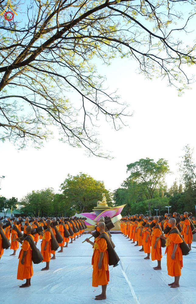 ภาพ No.104439:พระธรรมยาตราร่วมปฏิบัติธรรม และถ่ายภาพหมู่ประวัติศาสตร์ หน้ามหาวิหารพระมงคลเทพมุนี วันที่ 27 ธันวาคม พ.ศ. 2566