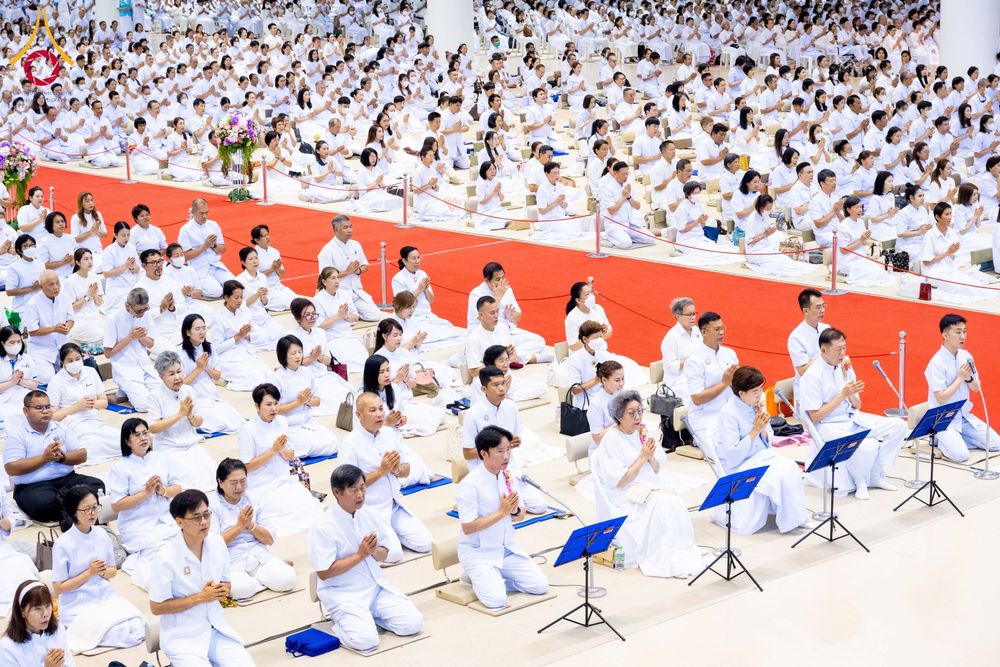 ภาพ No.209585:วันอาทิตย์ที่ 2 มีนาคม พ.ศ. 2568 พิธีบูชาข้าวพระ ณ สภาธรรมกายสากล วัดพระธรรมกาย