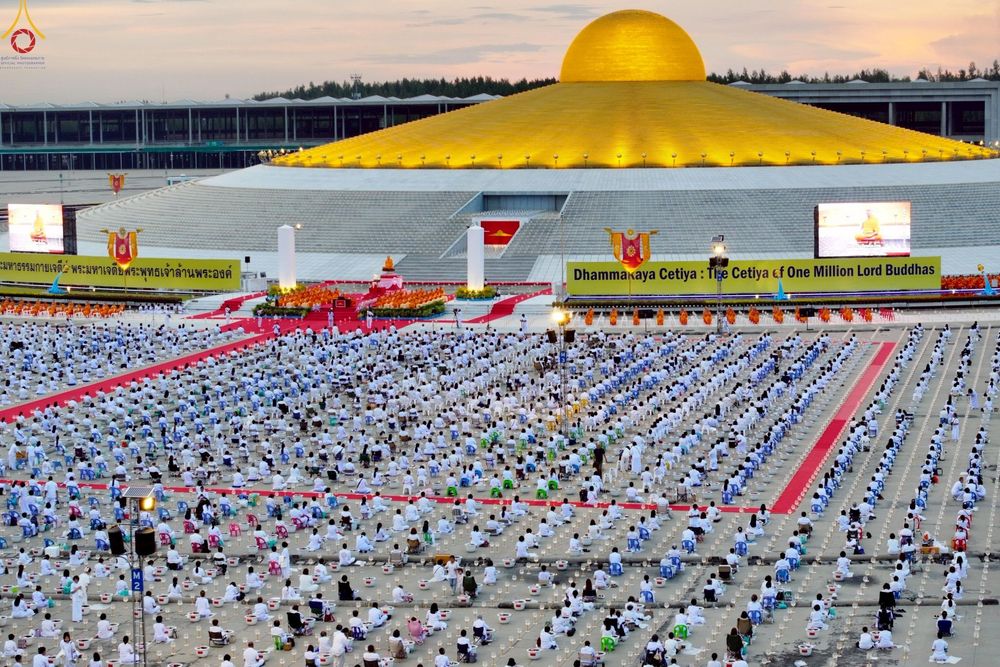 ภาพ No.252940:วันที่ 10 ตุลาคม พ.ศ. 2568 พิธีปลูกต้นทรัพย์บานชื่น ณ ลานธรรม วัดพระธรรมกาย