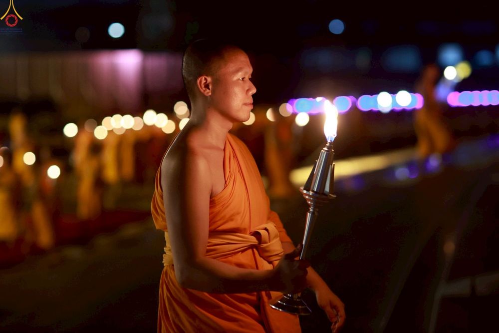 ภาพ No.253681:วันที่ 10 ตุลาคม พ.ศ. 2568 พิธีจุดประทีปบูชาพระผู้ปราบมาร, พิธีจุดประทีปบนพระมหาธรรมกายเจดีย์  20,000 ดวง เนื่องในวันคล้ายวันเกิดครบรอบ 141 ปี พระมงคลเทพมุนี (สด จนฺทสโร)