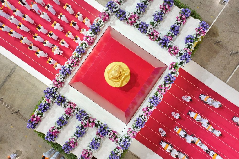 ภาพ No.251605:วันที่ 10 ตุลาคม พ.ศ. 2568 พิธีทอดผ้าป่าสมทบกฐินวัดพระธรรมกาย และสมทบกฐิน 30,000 กว่าวัดทั่วประเทศ ครั้งที่ 3 ณ สภาธรรมกายสากล วัดพระธรรมกาย