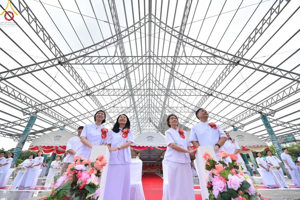 ภาพ No.158159:พิธีทอดผ้าป่า ติดตั้งแผ่นสิริฉะทะนะรัสมี(หลังคา) อาคาร 80 ปี หลวงพ่อธัมมชโย วันอาทิตย์ที่ 22 กันยายน พ.ศ. 2567 ณ ศูนย์ปฏิบัติธรรมวิหารแดง อ.วิหารแดง จ.สระบุรี