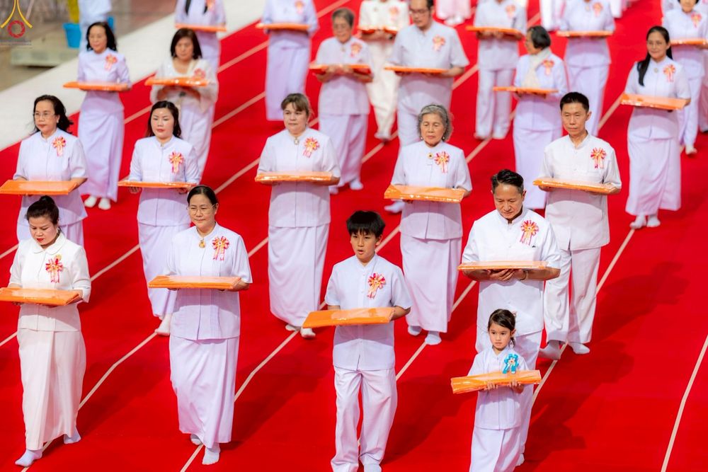 ภาพ No.277529:วันอาทิตย์ต้นเดือนที่ 7 ธันวาคม พ.ศ.2568 พิธีทอดผ้าป่าต้นสมบัติจักรพรรดิ ณ สภาธรรมกายสากล วัดพระธรรมกาย