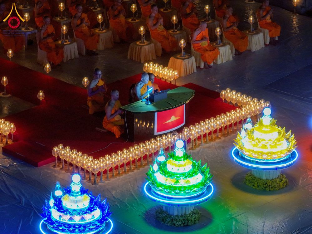 ภาพ No.266345:วันพุธที่ 5 พฤศจิกายน พ.ศ. 2568 (วันพระ ขึ้น 15 ค่ำ เดือน 12) พิธีลอยกระทงธรรม  ณ สระมหาเศรษฐีทะเลบุญ มหาวิหารพระมงคลเทพมุนี วัดพระธรรมกาย จ.ปทุมธานี