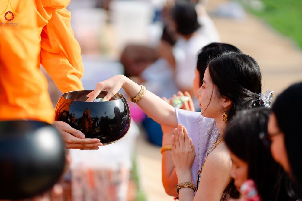 ภาพ No.138573:พิธีตักบาตร วัดราชบูรณะ จ.พระนครศรีอยุธยา วันที่ 25 พฤษภาคม พ.ศ.2567
