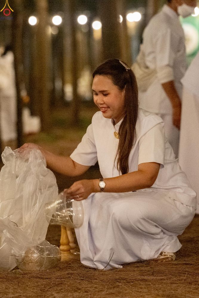 ภาพ No.301629:ภาพเบื้องหลังอาสาสมัครรวมใจ ชุดที่ 4 ในโครงการธรรมยาตรา กตัญญูบูชา มหาปูชนียาจารย์ พระมงคลเทพมุนี(สด จนฺทสโร) พระผู้ปราบมาร อนุสรณ์สถาน 7 แห่ง ปีที่ 14