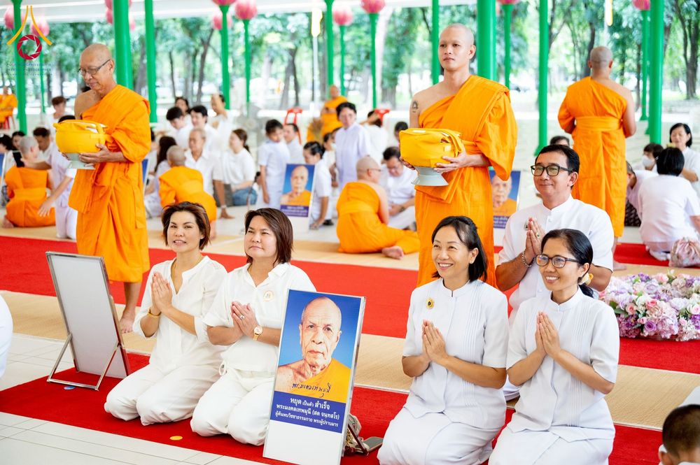 ภาพ No.256320:วันที่ 4 ตุลาคม พ.ศ. 2568 พิธีบรรพชาอุปสมบท  โครงการอุปสมบทหมู่บูชาธรรม 141 ปี  พระมงคลเทพมุนี (สด จนฺทสโร) ณ โบสถ์พระไตรปิฏก วัดพระธรรมกาย จ.ปทุมธานี