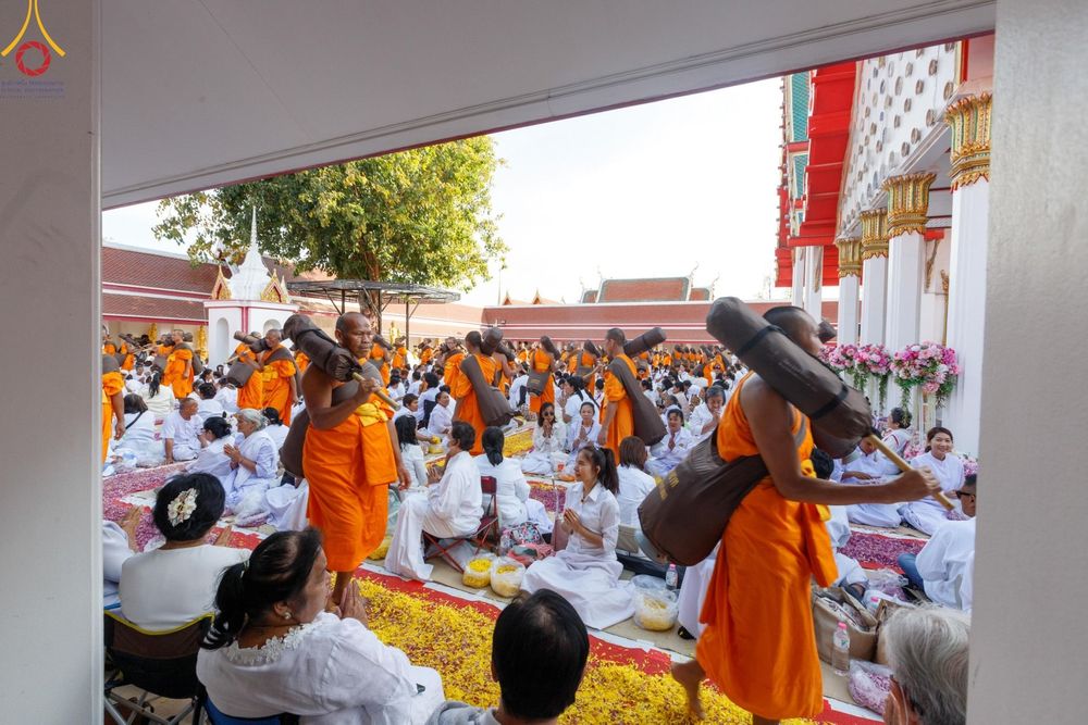 ภาพ No.193393:พิธีต้อนรับพระธรรมยาตรา ณ อนุสรณ์สถาน สถานที่เกิดในเพศสมณะ วัดสองพี่น้อง อำเภอสองพี่น้อง จังหวัดสุพรรณบุรี ในโครงการธรรมยาตรา กตัญญูบูชา มหาปูชนียาจารย์ พระมงคลเทพมุนี(สด จนฺทสโร) พระผู้ปราบมาร อนุสรณ์สถาน 7 แห่ง ปีที่ 13 วันที่ 11 มกราคม พ.ศ. 2568