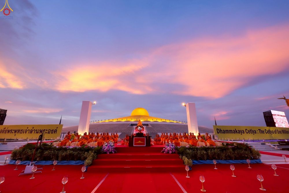 ภาพ No.253028:วันที่ 10 ตุลาคม พ.ศ. 2568 พิธีปลูกต้นทรัพย์บานชื่น ณ ลานธรรม วัดพระธรรมกาย