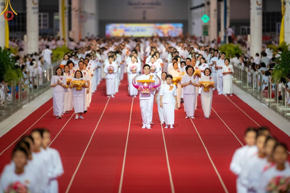 ภาพ No.178104:พิธีทอดผ้าป่าต้นสมบัติจักรพรรดิ ในวันอาทิตย์ที่ 1 ธันวาคม พ.ศ. 2567 ณ สภาธรรมกายสากล วัดพระธรรมกาย
