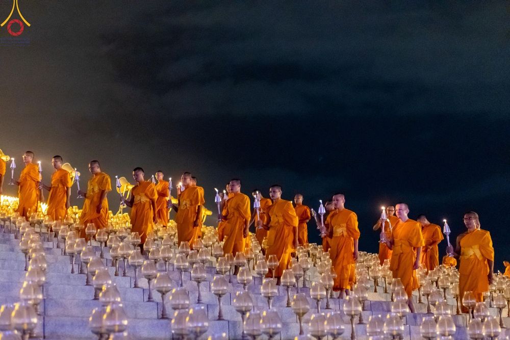 ภาพ No.160717:พิธีจุดประทีป 20,000 ดวง บูชาพระมหาธรรมกายเจดีย์ และบูชาพระมงคลเทพมุนี (สด จนฺทสโร) พระผู้ปราบมาร ณ ลานธรรม พระมหาธรรมกายเจดีย์ วัดพระธรรมกาย จ.ปทุมธานี วันที่ 10 ตุลาคม พ.ศ. 2567