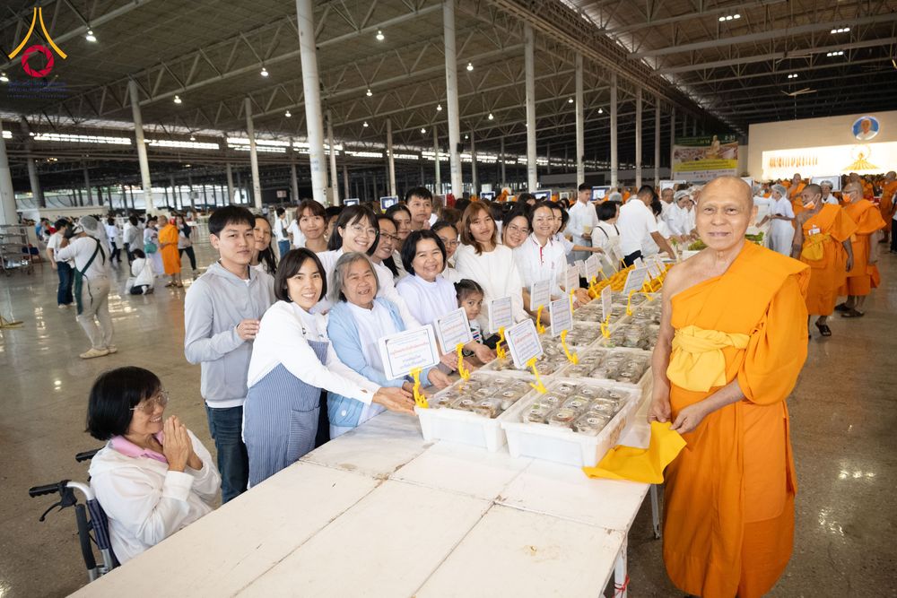 ภาพ No.287316:วันที่ 3 มกราคม พ.ศ.2569 พิธีถวายภัตตาหารเป็นสังฆทาน แด่พระธรรมยาตรา ณ วัดพระธรรมกาย  จังหวัดปทุมธานี ในโครงการธรรมยาตรา กตัญญูบูชา มหาปูชนียาจารย์ พระมงคลเทพมุนี(สด จนฺทสโร) พระผู้ปราบมาร อนุสรณ์สถาน 7 แห่ง ปีที่ 14