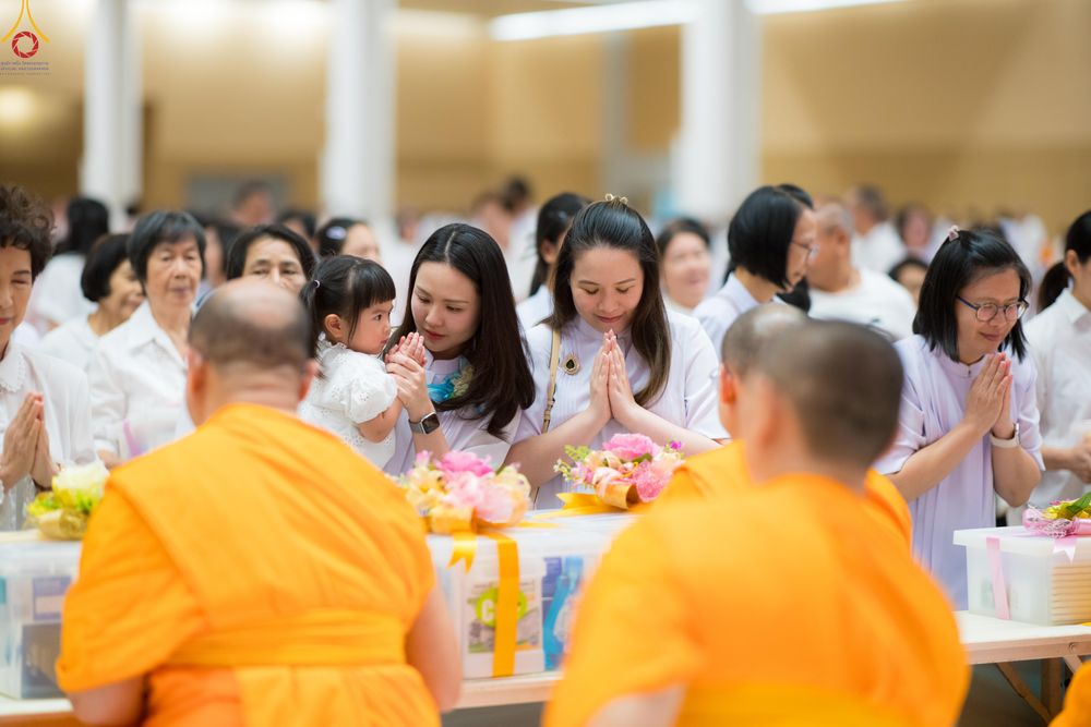 ภาพ No.280591:วันที่ 28 ธันวาคม พ.ศ.2568 พิธีถวายอุปกรณ์ทำความสะอาด ณ ห้องแก้วสารพัดนึก วัดพระธรรมกาย