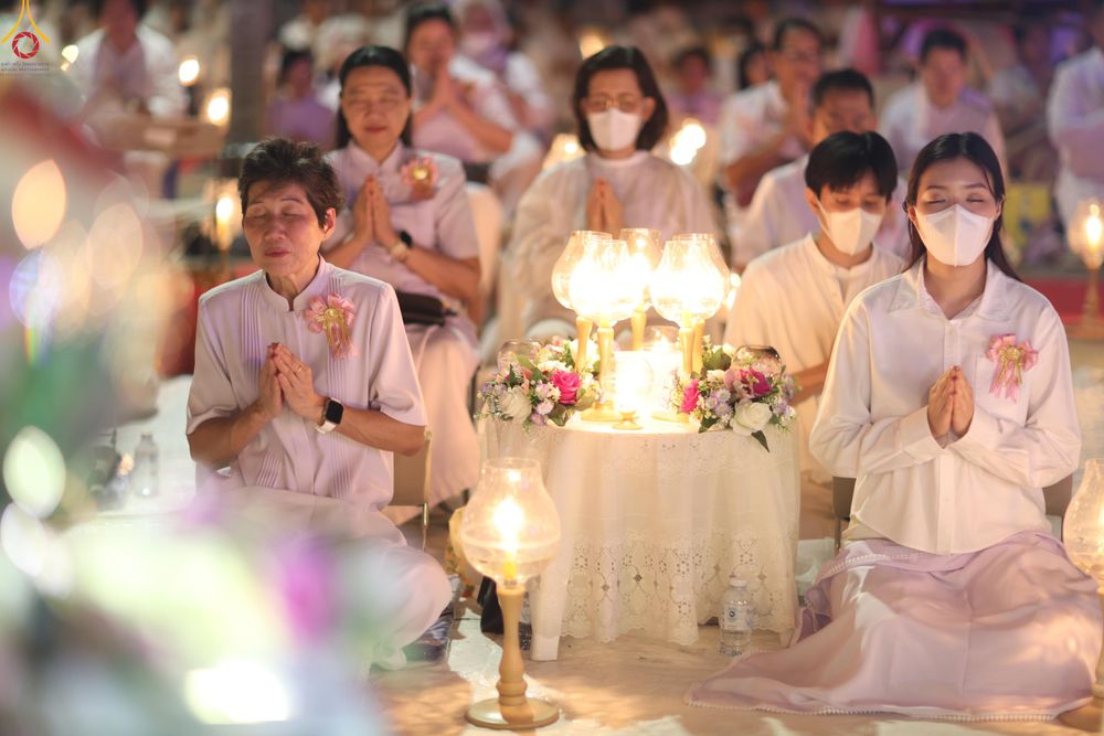 ภาพ No.297203:วันที่ 17 มกราคม พ.ศ. 2569 พิธีจุดประทีปถวายเป็นพุทธบูชา และบูชาธรรมมหาปูชนียาจารย์ (ภาพชุดที่ 2) ณ วัดโบสถ์บน ต.บางคูเวียง จ.นนทบุรี อนุสรณ์สถานลำดับที่ 4 สถานที่เกิดด้วยกายธรรม ในโครงการธรรมยาตรา กตัญญูบูชา มหาปูชนียาจารย์ พระมงคลเทพมุนี(สด จนฺทสโร) พร