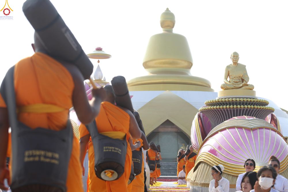 ภาพ No.299702:วันที่ 18 มกราคม พ.ศ. 2569 พิธีต้อนรับพระธรรมยาตรา (ภาพชุดที่ 2) ณ อนุสรณ์สถานลำดับที่ 5  สถานที่เผยแผ่วิชชาธรรมกายครั้งแรก อนุสรณ์สถานบางปลา วัดบางปลา อำเภอบางเลน จังหวัดนครปฐม ในโครงการธรรมยาตรา กตัญญูบูชา มหาปูชนียาจารย์ พระมงคลเทพมุนี(สด จนฺทสโร) พระ