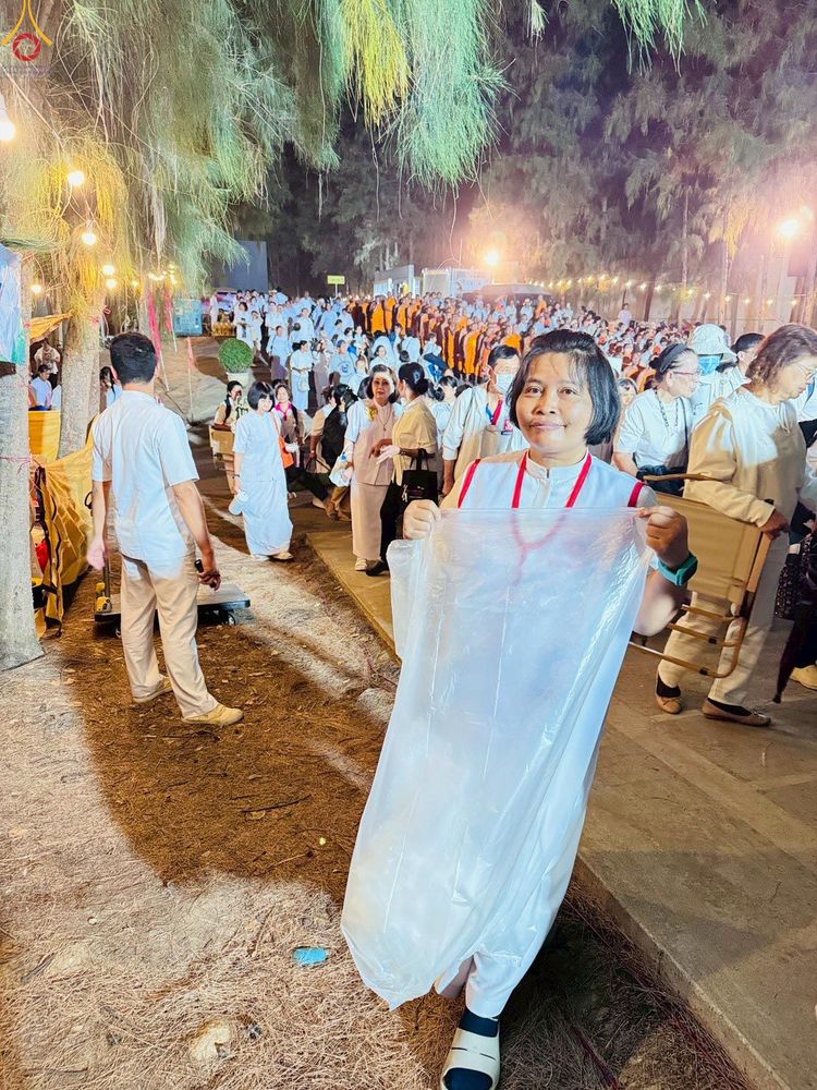 ภาพ No.301642:ภาพเบื้องหลังอาสาสมัครรวมใจ ชุดที่ 4 ในโครงการธรรมยาตรา กตัญญูบูชา มหาปูชนียาจารย์ พระมงคลเทพมุนี(สด จนฺทสโร) พระผู้ปราบมาร อนุสรณ์สถาน 7 แห่ง ปีที่ 14