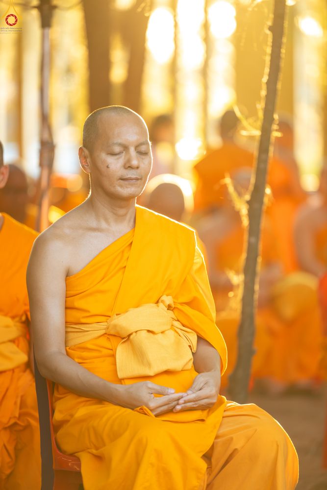 ภาพ No.290020:วันที่ 6 มกราคม พ.ศ. 2569 พิธีจุดประทีปถวายเป็นพุทธบูชา และบูชาธรรมมหาปูชนียาจารย์ (ภาพชุดที่ 2) ณ อนุสรณ์สถานมหาวิหารพระมงคลเทพมุนี (โลตัสแลนด์) อ.สองพี่น้อง จ.สุพรรณบุรี ในโครงการธรรมยาตรา กตัญญูบูชา มหาปูชนียาจารย์ พระมงคลเทพมุนี(สด จนฺทสโร) พระผู้ปรา