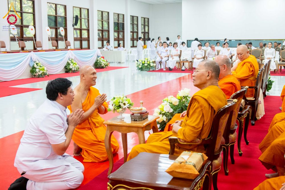 ภาพ No.314431:วันพฤหัสบดีที่ 19 มีนาคม พ.ศ. 2569 พิธีบำเพ็ญกุศล คุณพ่อณรงค์ จินตมากุล โยมบิดา พระครูปลัดรัตนวีรวัฒน์ (รังสฤษดิ์ อิทฺธิจินตโก) ที่ปรึกษาเจ้าคณะจังหวัดปทุมธานี เจ้าอาวาสวัดพระธรรมกาย  ณ ห้องปลูกศรัทธา 2 วัดพระธรรมกาย ปทุมธานี