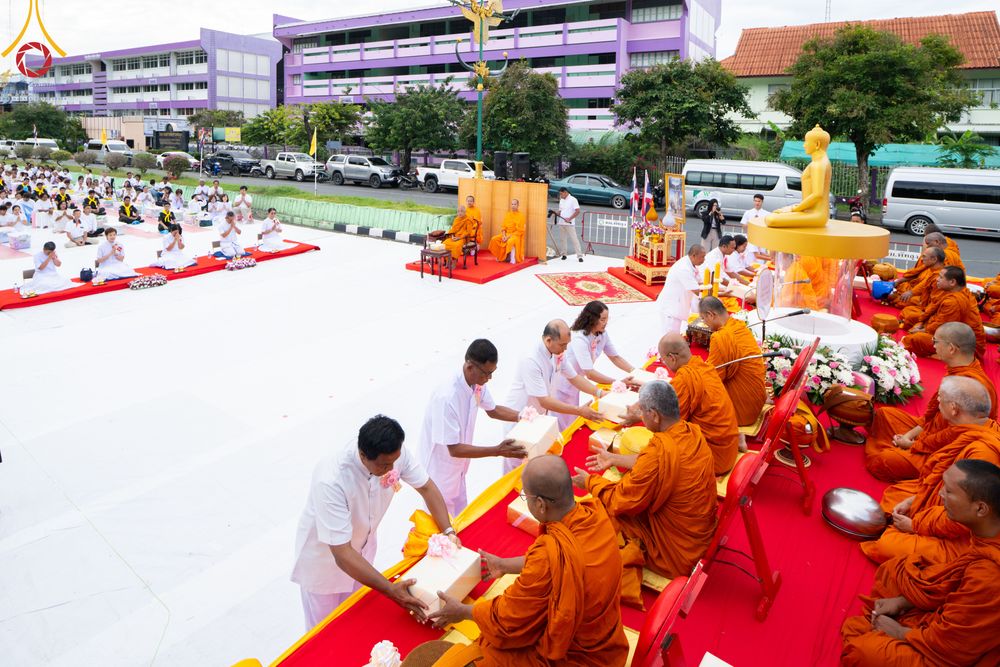 ภาพ No.341167:วันที่ 27 กรกฎาคม พ.ศ. 2569 พิธีตักบาตรพระ 1,000 รูป เมืองพัทลุง  ณ ถนนราเมศวร์ อ.เมือง จ.พัทลุง