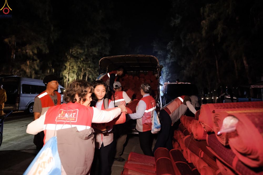 ภาพ No.296338:ภาพเบื้องหลังอาสาสมัครรวมใจ ชุดที่ 2 ในโครงการธรรมยาตรา กตัญญูบูชา มหาปูชนียาจารย์ พระมงคลเทพมุนี(สด จนฺทสโร) พระผู้ปราบมาร อนุสรณ์สถาน 7 แห่ง ปีที่ 14