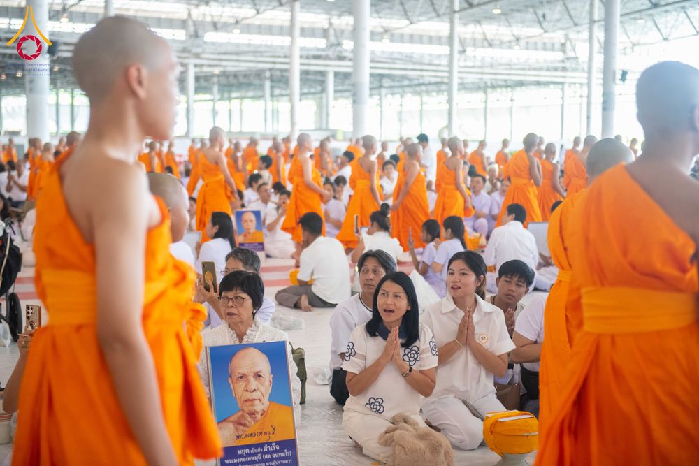 ภาพ No.319580:วันเสาร์ที่ 4 เมษายน พ.ศ.2569 พิธีขอขมา มอบผ้าไตร และถวายบาตรแด่นาคธรรมทายาท ในโครงการบรรพชาสามเณรฟื้นฟูพระพุทธศาสนาทั่วไทย โครงการหน่อแก้วเปรียญธรรม รุ่นที่ 14 โครงการสามเณรยุวธรรมทายาท รุ่นที่ 34 โครงการสามเณรมัชฌิมธรรมทายาท รุ่นที่ 30 ณ สภาธรรมกายสากล