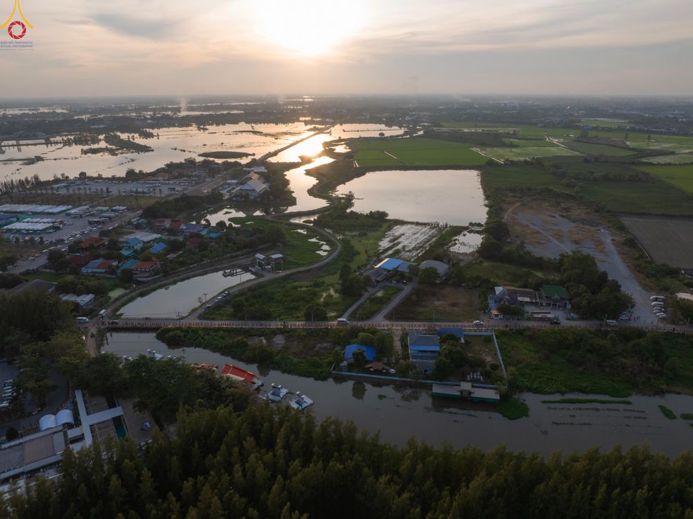 ภาพ No.287531:วันที่ 3 มกราคม พ.ศ. 2569 พิธีต้อนรับพระธรรมยาตรา ในโครงการธรรมยาตรา กตัญญูบูชา มหาปูชนียาจารย์ พระมงคลเทพมุนี(สด จนฺทสโร) พระผู้ปราบมาร อนุสรณ์สถาน 7 แห่ง ปีที่ 14 ณ อนุสรณ์สถานมหาวิหารพระมงคลเทพมุนี (โลตัสแลนด์) อ.สองพี่น้อง จ.สุพรรณบุรี