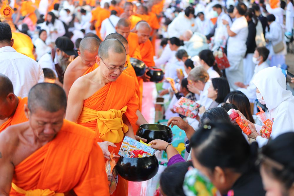 ภาพ No.292446:วันที่ 11 มกราคม พ.ศ. 2569 พิธีตักบาตรพระธรรมยาตรา ณ อนุสรณ์สถานคลองบางนางแท่น อ.สามพราน จ.นครปฐม ในโครงการธรรมยาตรา กตัญญูบูชา มหาปูชนียาจารย์ พระมงคลเทพมุนี(สด จนฺทสโร) พระผู้ปราบมาร อนุสรณ์สถาน 7 แห่ง ปีที่ 14