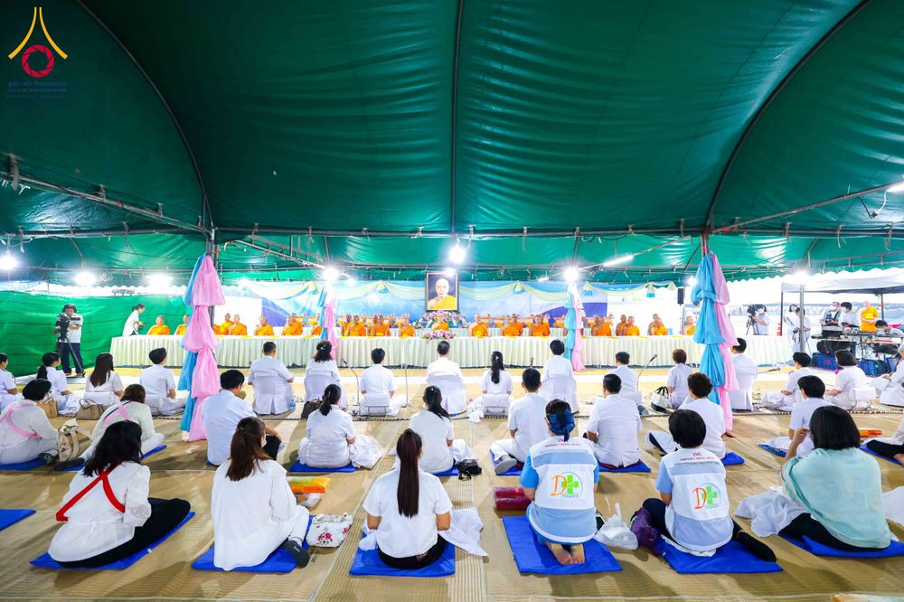 ภาพ No.299195:วันที่ 21 มกราคม พ.ศ. 2569 พิธีถวายภัตตาหารเป็นสังฆทาน แด่พระธรรมยาตรา ณ อนุสรณ์สถานบางปลา วัดบางปลา อำเภอบางเลน จังหวัดนครปฐม ในโครงการธรรมยาตรา กตัญญูบูชา มหาปูชนียาจารย์ พระมงคลเทพมุนี(สด จนฺทสโร) พระผู้ปราบมาร อนุสรณ์สถาน 7 แห่ง ปีที่ 14