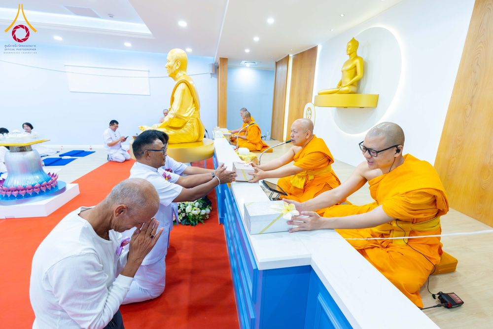 ภาพ No.313292:วันอาทิตย์ที่ 8 มีนาคม พ.ศ. 2569 พิธีสมโภชรูปเหมือนพระมงคลเทพมุนี (สด จนฺทสโร) และพิธีทอดผ้าป่าสามัคคีเพื่อสร้างวิหารพระมงคลเทพมุนี ณ วัดพุทธเคปทาวน์ ประเทศแอฟริกาใต้